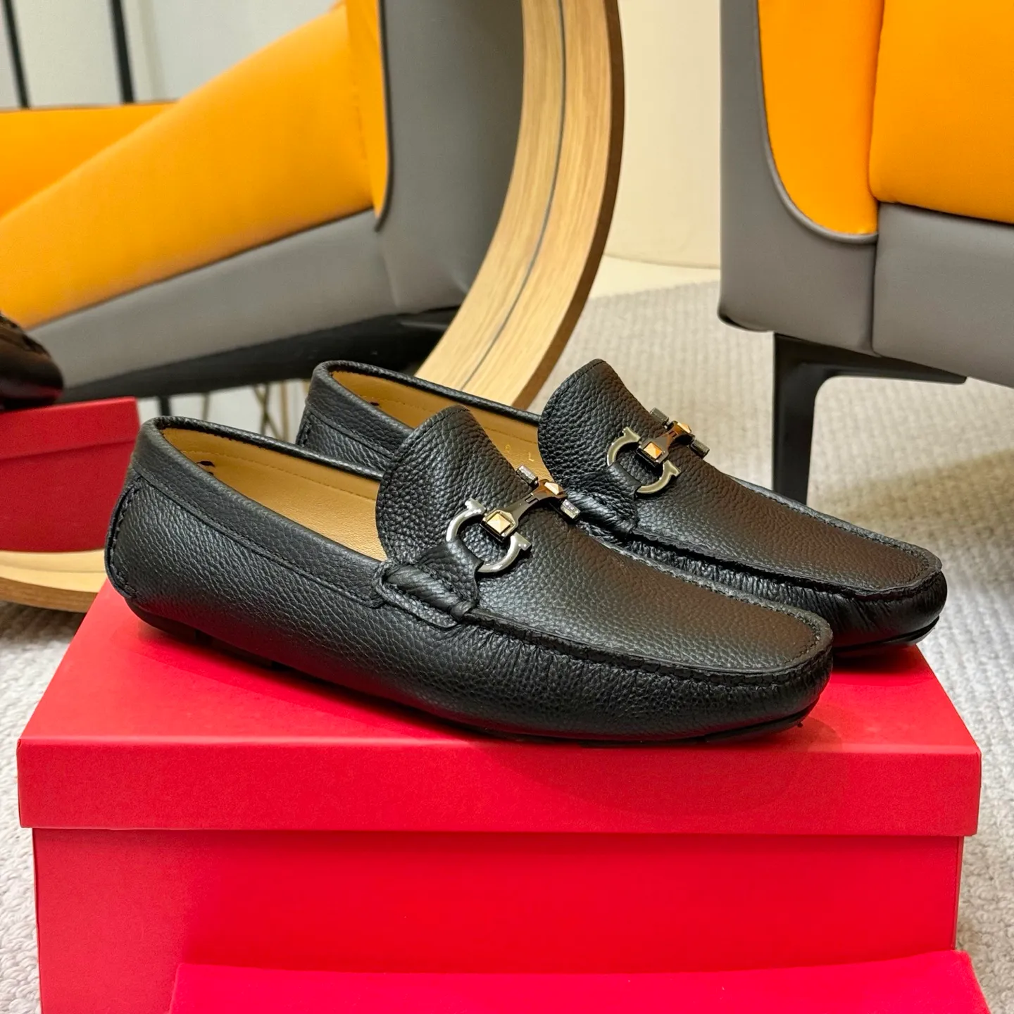 Men's men's shoes 💰420 (Yangli) Ferragamo 〰Ferragamo 2⃣️0⃣️2⃣️5️⃣ New series 👊🏻 Upper 🇮🇹 Italian imported calfskin, original outsole molding. Water-dyed sheepskin lining. The identity of every successful man is set off, and the upper and lower shoes are elegant and stable🚶🏻🚶🏻The high-end custom counter original replica is an eternal classic🔍️Number of codes: 38-46 with counter packaging